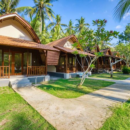 Апартаменты Puri Yalus Bungalow Toyapakeh Экстерьер фото