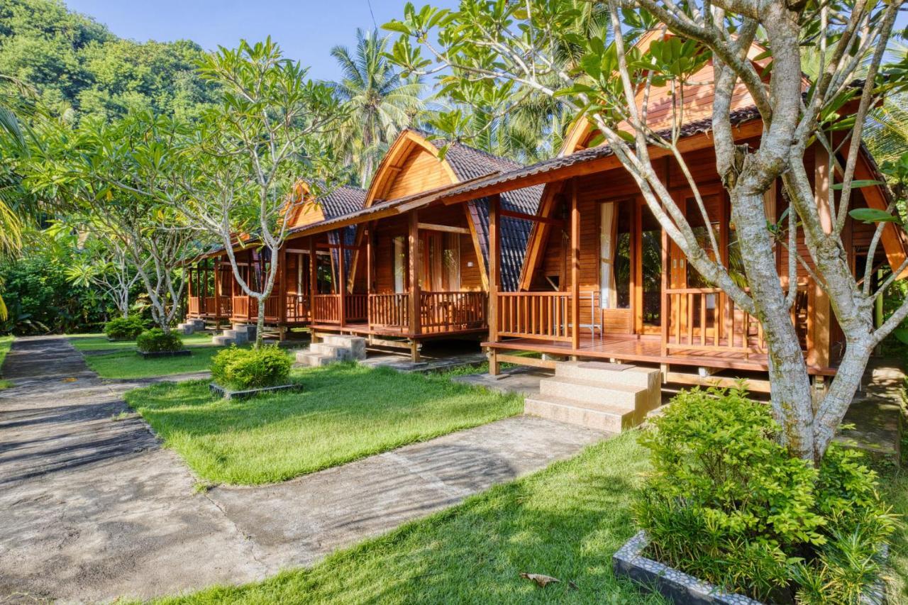 Апартаменты Puri Yalus Bungalow Toyapakeh Экстерьер фото