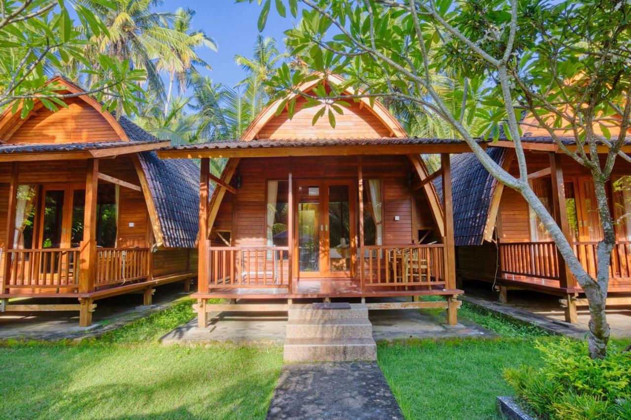 Апартаменты Puri Yalus Bungalow Toyapakeh Экстерьер фото