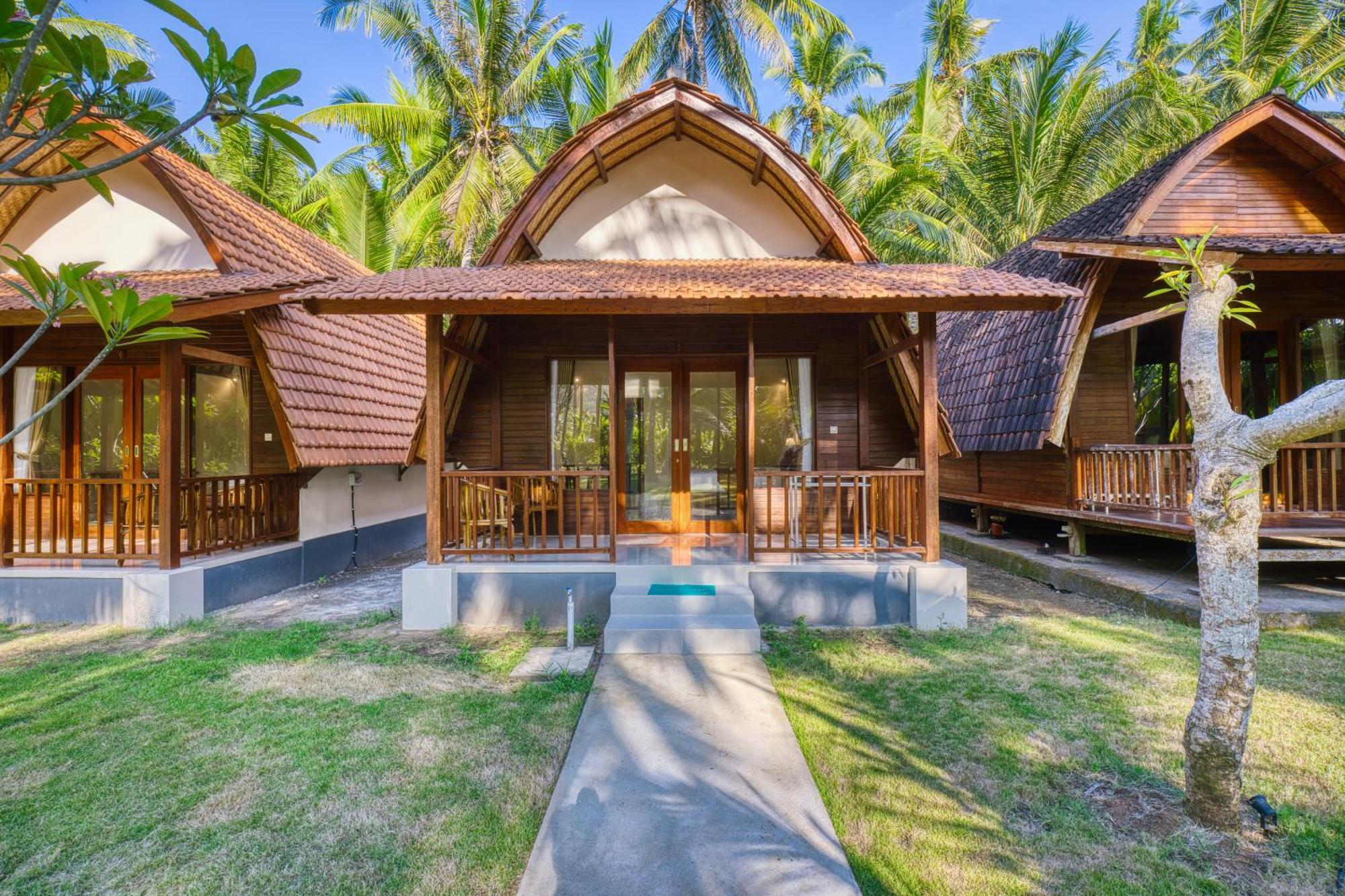 Апартаменты Puri Yalus Bungalow Toyapakeh Экстерьер фото